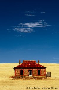 au-burra-abandoned-farmhouse-0003