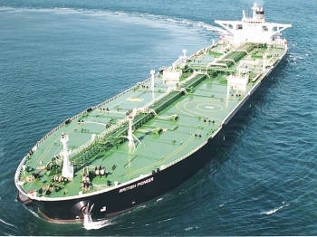 Oil tanker